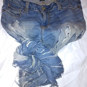 *Shredded denim jeans